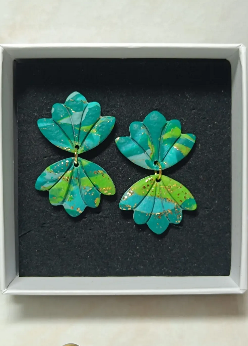 Pendientes artesanales modelo Salacia de la colección Ariel