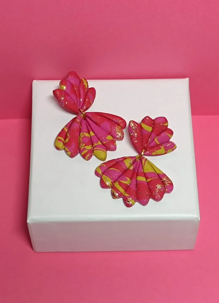 Pendientes artesanales modelo Salacia de la colección Turia